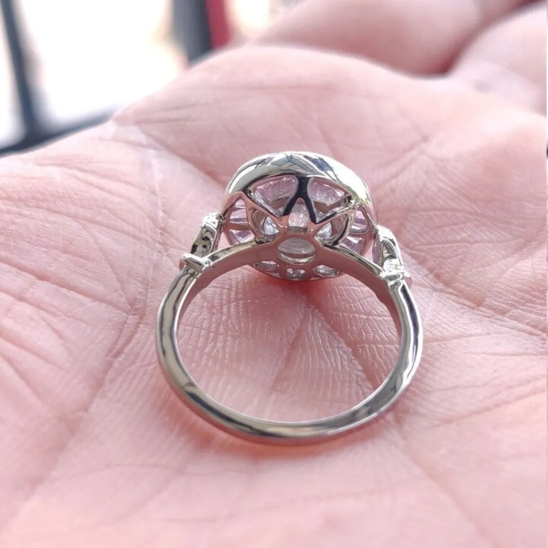 /public/photos/live/Dazzling Round Baguette Moissanite Halo Engagement Ring 644 (4).webp